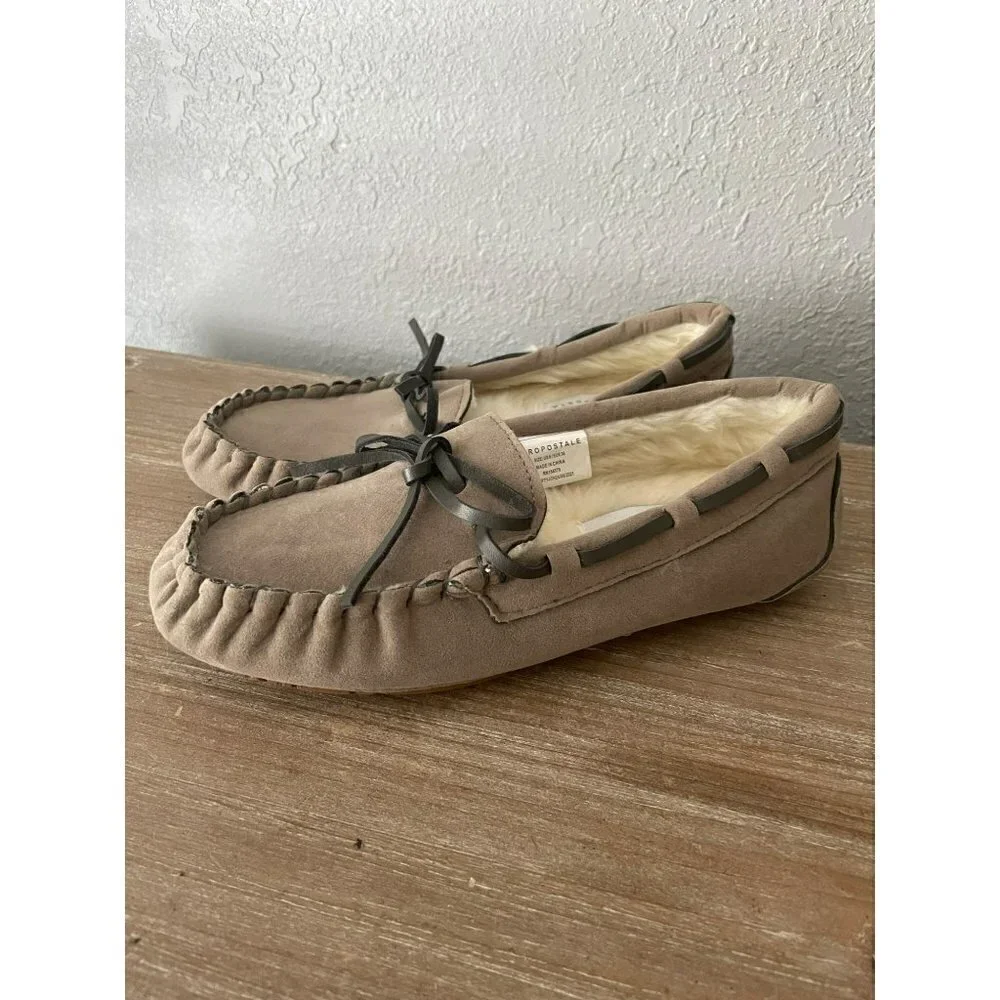 NWOT AEROPOSTALE KIDS HOME SLIPPER FAUX FUR INSIDE SIZE 6